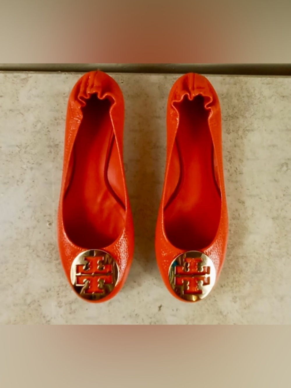Tory Burch Orange Patent Leather Ballet Flats with Gold Logo - Picture 2 of 9